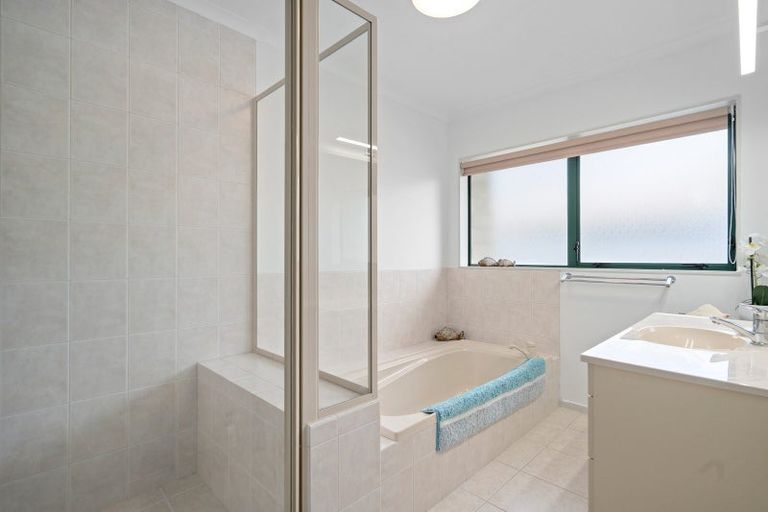 Photo of property in 8 Oaklands Drive, Cambridge, 3434