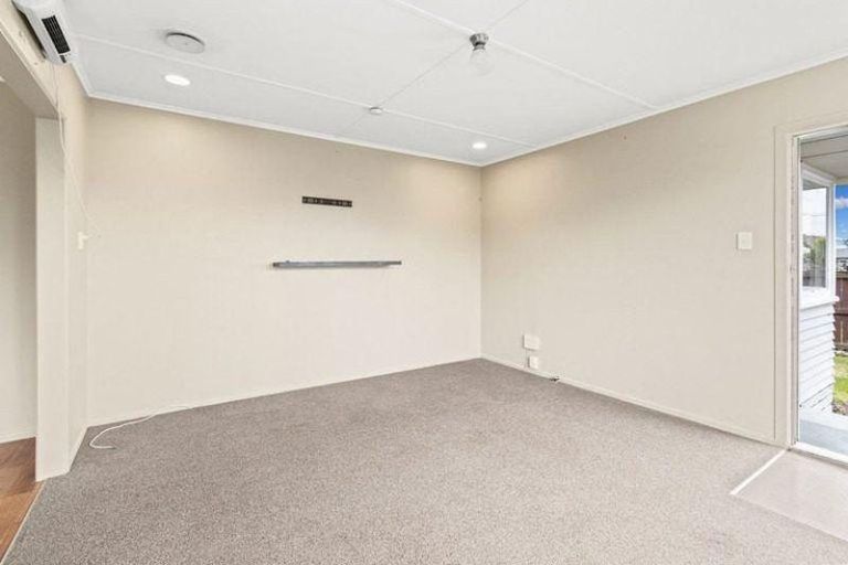 Photo of property in 73 Pohutukawa Place, Bell Block, New Plymouth, 4312