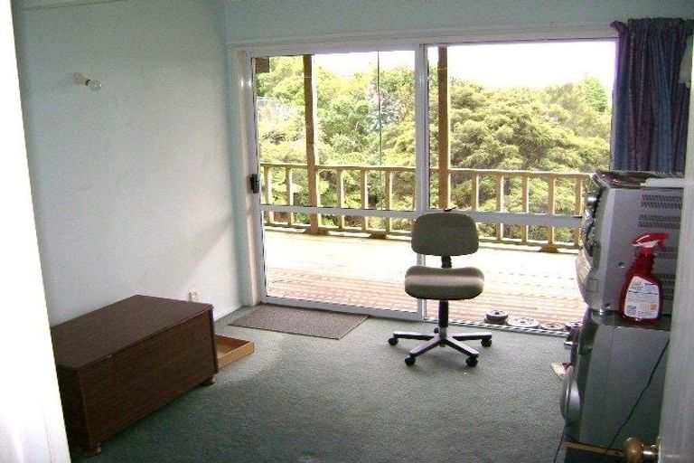 Photo of property in 635 Glenfield Road, Totara Vale, Auckland, 0629