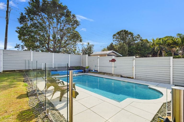 Photo of property in 57 John Dee Crescent, Red Beach, 0932