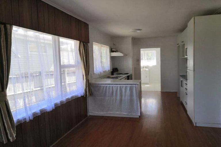 Photo of property in 30 Kingdale Road, Henderson, Auckland, 0610