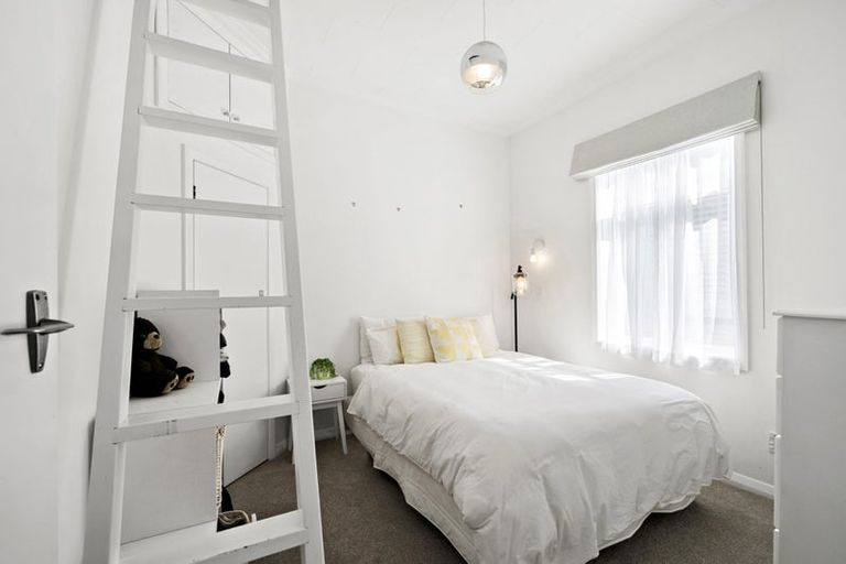 Photo of property in 7 Cruickshank Street, Kilbirnie, Wellington, 6022