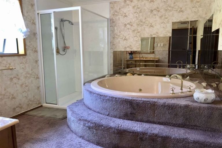 Photo of property in 100 Marine Parade, Bluff, 9814