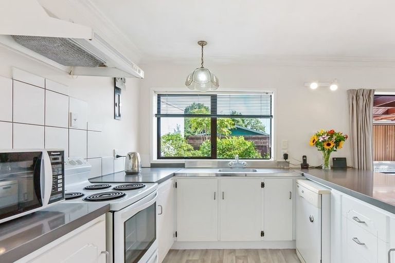 Photo of property in 2/529 Weymouth Road, Weymouth, Auckland, 2103