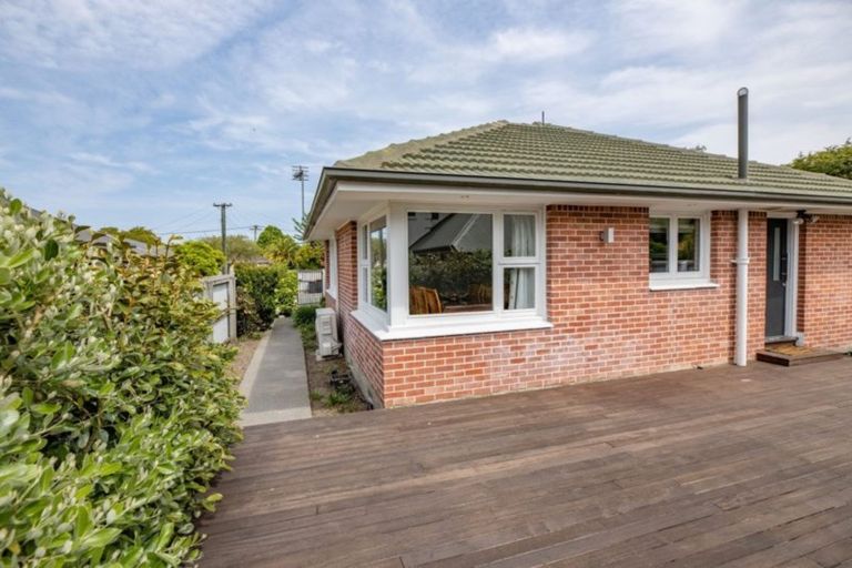 Photo of property in 93 Crofton Road, Harewood, Christchurch, 8051