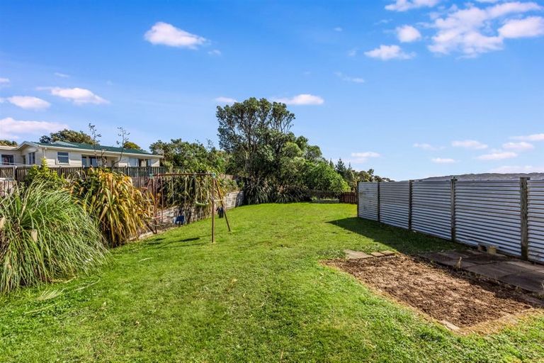 Photo of property in 32 Sombrero View, Ascot Park, Porirua, 5024