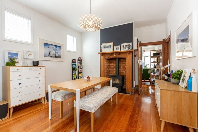 Photo of property in 18 Chaucer Road, Hospital Hill, Napier, 4110