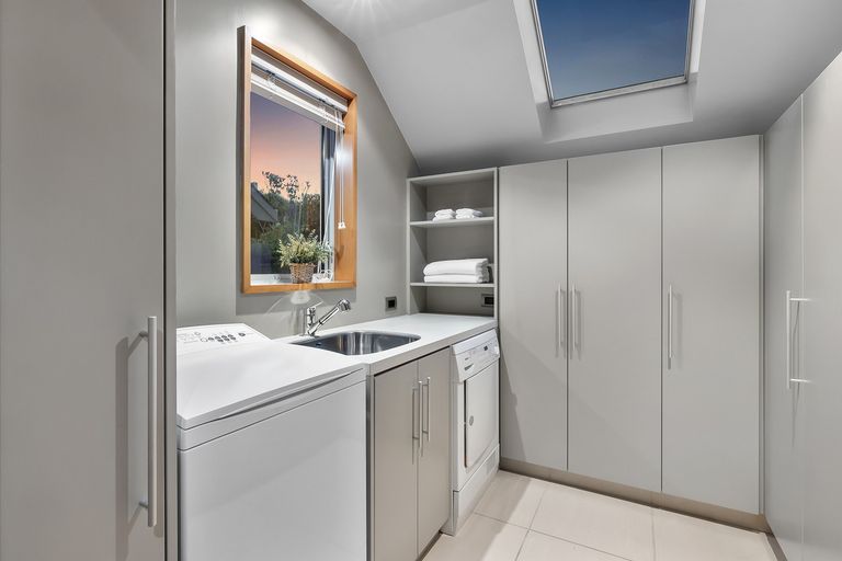 Photo of property in 17 Cornwall Street, Vauxhall, Dunedin, 9013