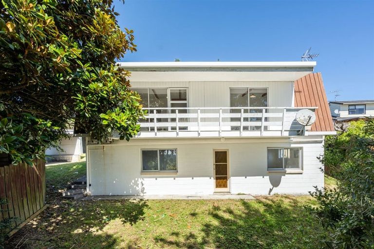 Photo of property in 2/35a Rangatira Road, Beach Haven, Auckland, 0626