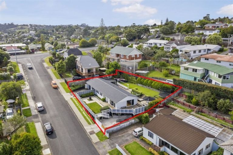 Photo of property in 6 Stott Avenue, Birkdale, Auckland, 0626