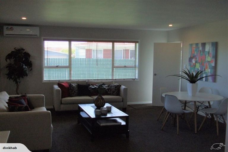 Photo of property in 2/34 Blacklock Avenue, Henderson, Auckland, 0612