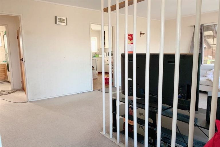 Photo of property in 1/9 Wairata Place, Te Atatu South, Auckland, 0610