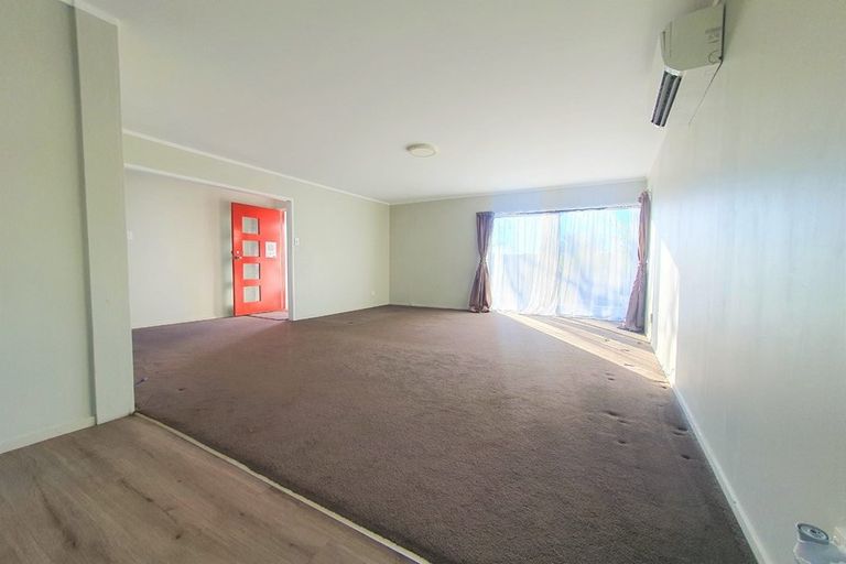 Photo of property in 55 Larissa Avenue, Henderson, Auckland, 0610
