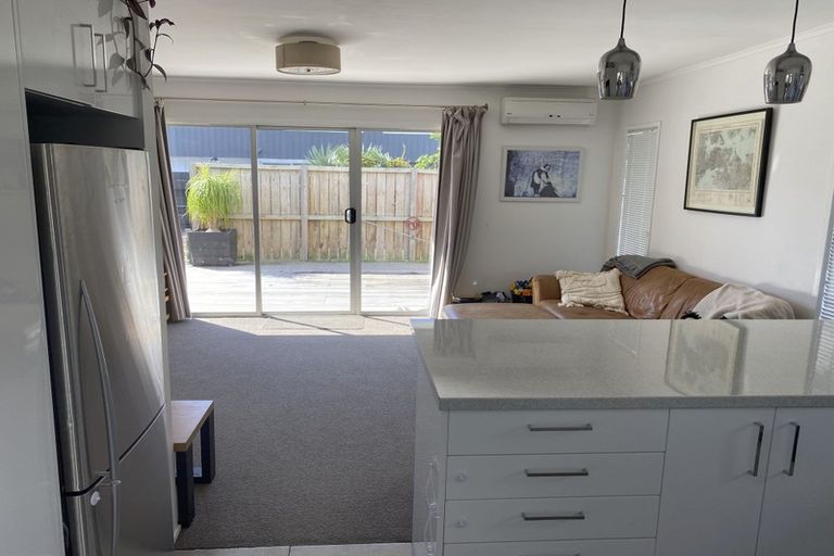 Photo of property in 2/17 Omana Road, Milford, Auckland, 0620