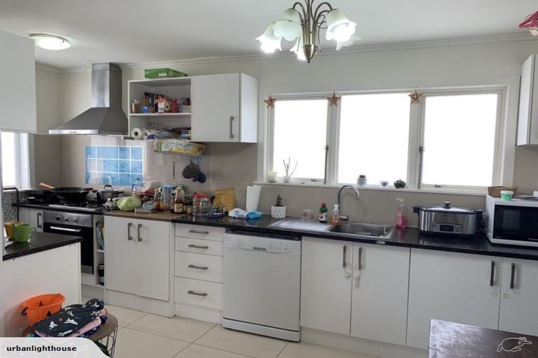 Photo of property in 4 Vanguard Road, Kelston, Auckland, 0602