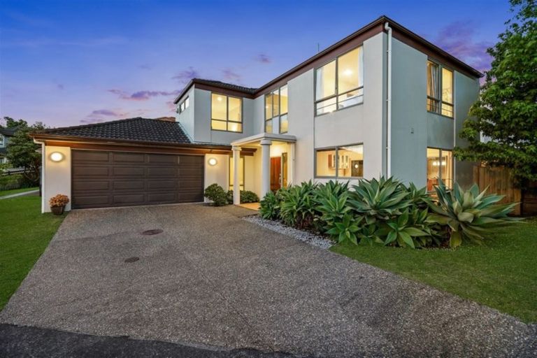 Photo of property in 5 Noel Williams Place, Windsor Park, Auckland, 0630