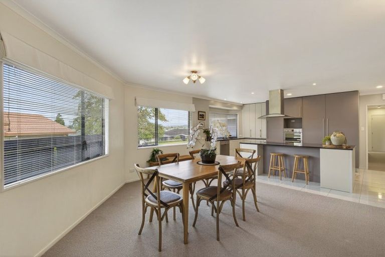 Photo of property in 15 Sandel Rise, Merrilands, New Plymouth, 4312