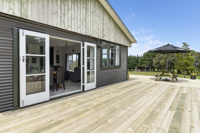Photo of property in 2745 Opunake Road, Te Kiri, Opunake, 4682