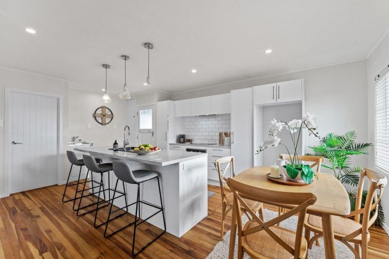 Photo of property in 57 Amberley Avenue, Te Atatu South, Auckland, 0610