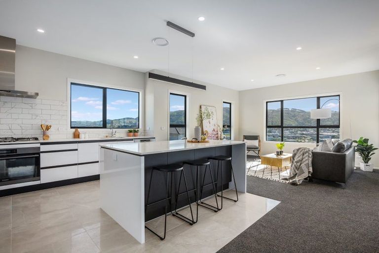 Photo of property in 4 Omaka Place, Aotea, Porirua, 5024