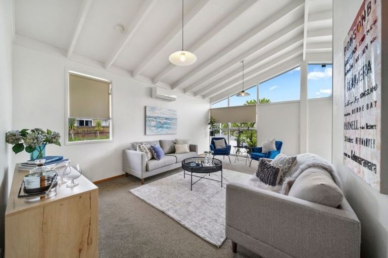 Photo of property in 8 Gossamer Drive, Pakuranga Heights, Auckland, 2010