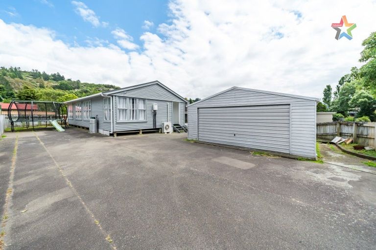 Photo of property in 14 Young Grove, Stokes Valley, Lower Hutt, 5019