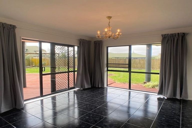 Photo of property in 73 Burswood Drive, Burswood, Auckland, 2013