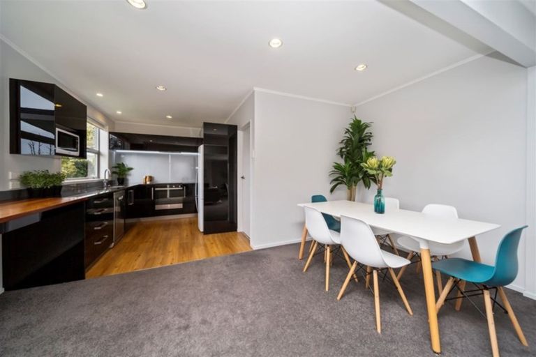 Photo of property in 10 Montana Place, Merrilands, New Plymouth, 4312
