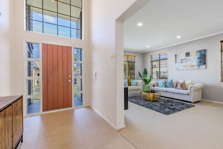 Photo of property in 42 Seresin Crescent, Flat Bush, Auckland, 2016