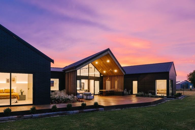 Photo of property in 16 Crown Lane, Rongotea, Palmerston North, 4473