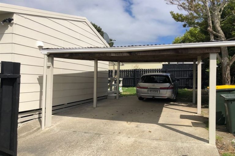 Photo of property in 1/38 Maplesden Drive, Clendon Park, Auckland, 2103