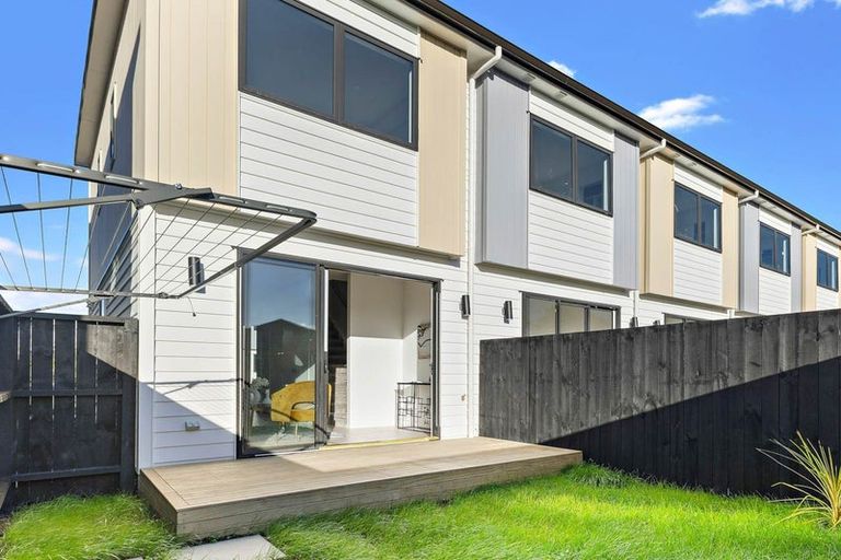 Photo of property in 5/101 Botany Road, Botany Downs, Auckland, 2010