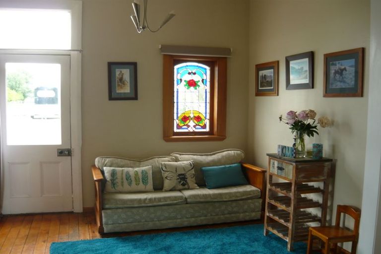 Photo of property in 52 Timaru Road, Waimate, 7924