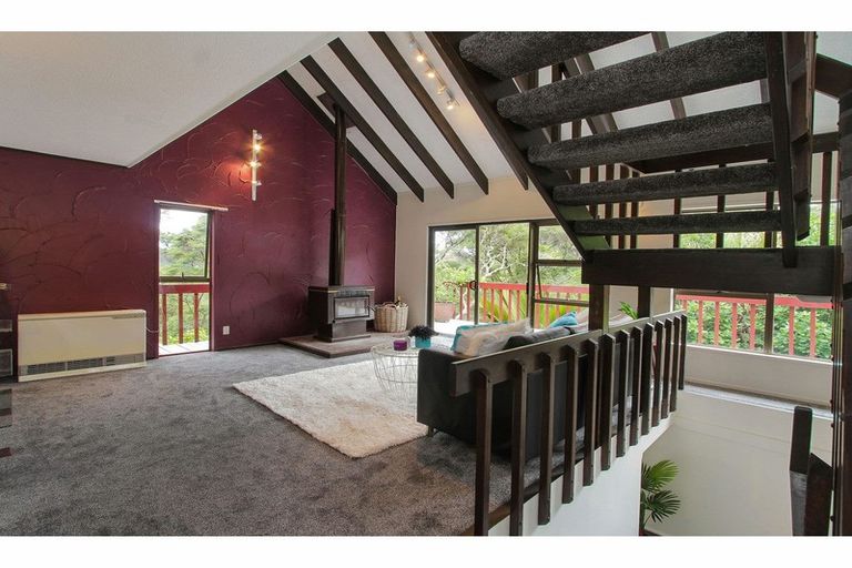 Photo of property in 74 Roberts Road, Glenfield, Auckland, 0629