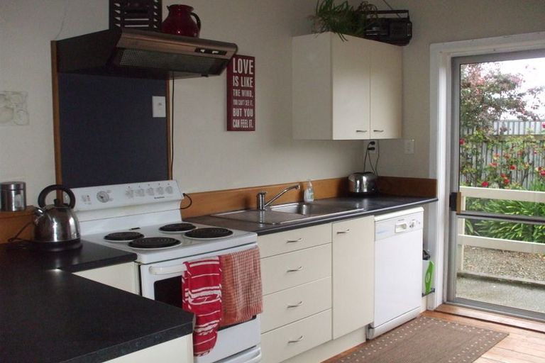 Photo of property in 52 Timaru Road, Waimate, 7924