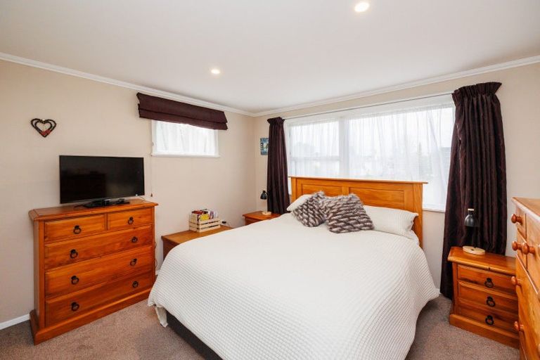 Photo of property in 90 Brightwater Terrace, Terrace End, Palmerston North, 4410
