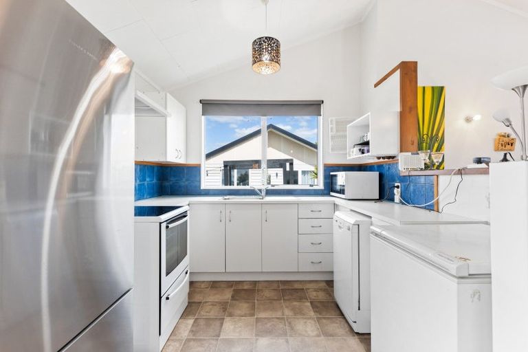 Photo of property in 11 Perrin Place, Kelvin Grove, Palmerston North, 4414