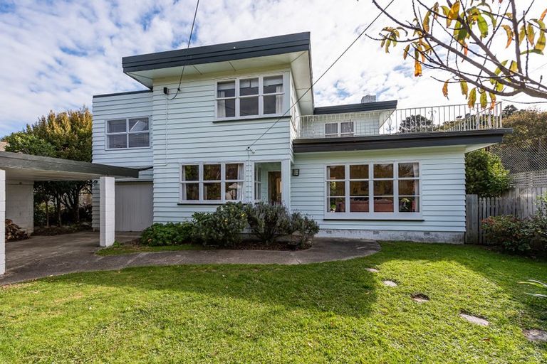 Photo of property in 7 Park Avenue, Tawa, Wellington, 5028