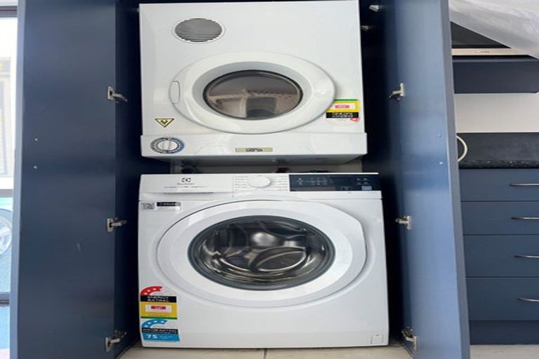 Photo of property in 25 Sainsbury Road, Fernhill, Queenstown, 9300