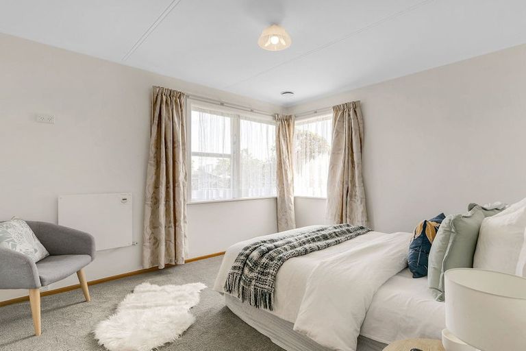Photo of property in 98 Driver Crescent, Cannons Creek, Porirua, 5024
