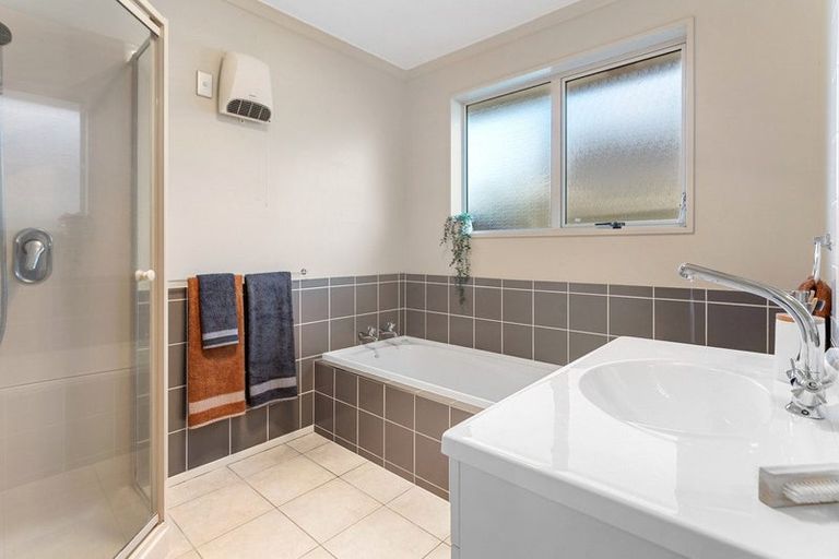 Photo of property in 32 Broadhaven Avenue, Parklands, Christchurch, 8083