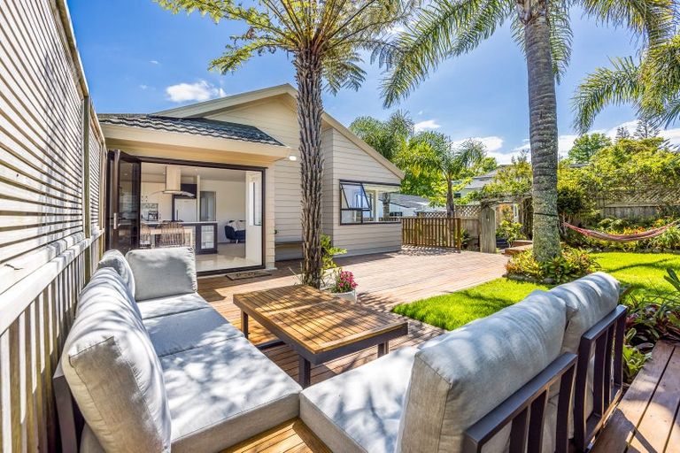 Photo of property in 1/13 Geoffrey Road, Torbay, Auckland, 0630