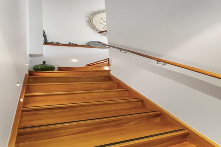 Photo of property in 5447 Christchurch Akaroa Road, Duvauchelle, 7582