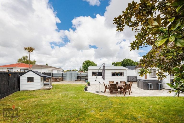 Photo of property in 22 Lyndale Place, Kelvin Grove, Palmerston North, 4414