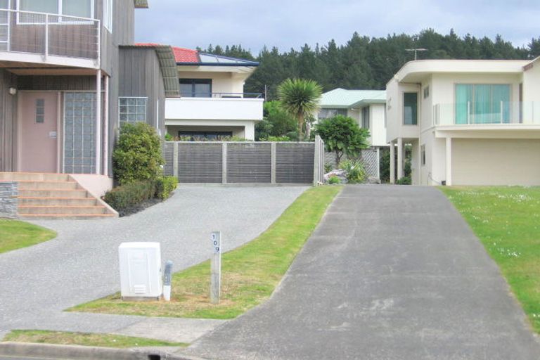 Photo of property in 109 Oratia Place, Onemana, Whangamata, 3691