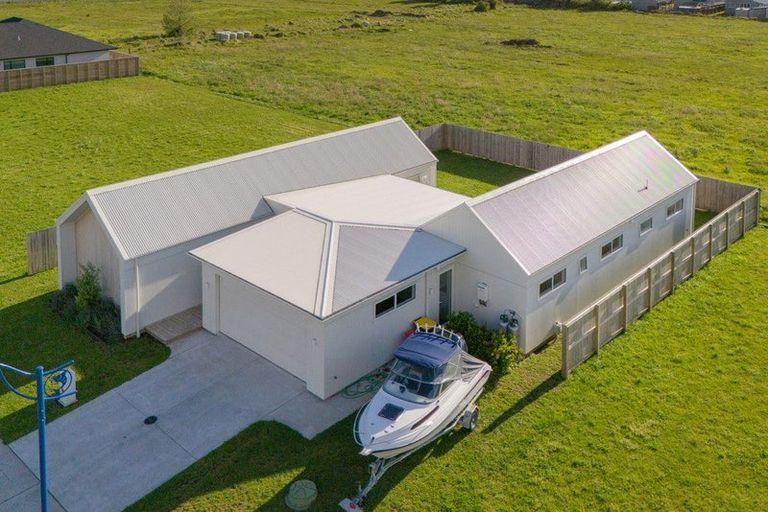 Photo of property in 162 Kupe Drive, Whitianga, 3510