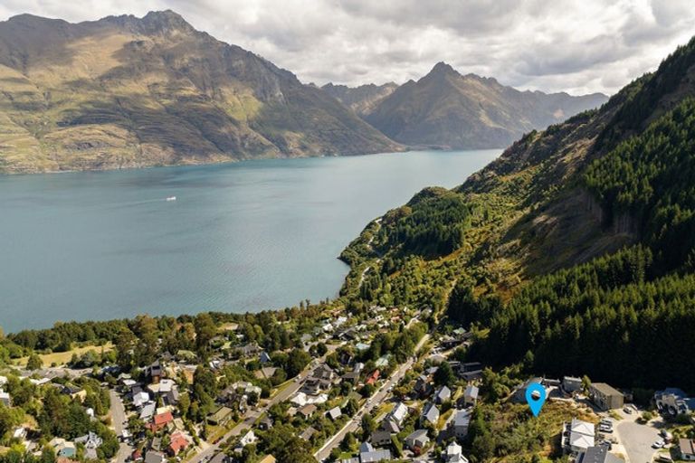 Photo of property in 64 Dart Place, Fernhill, Queenstown, 9300