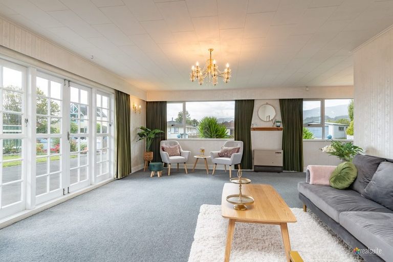 Photo of property in 43 Henry Street, Ebdentown, Upper Hutt, 5018