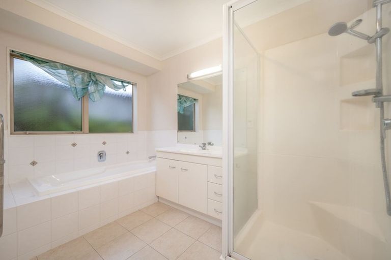 Photo of property in 6 Dairyland Drive, East Tamaki Heights, Auckland, 2016