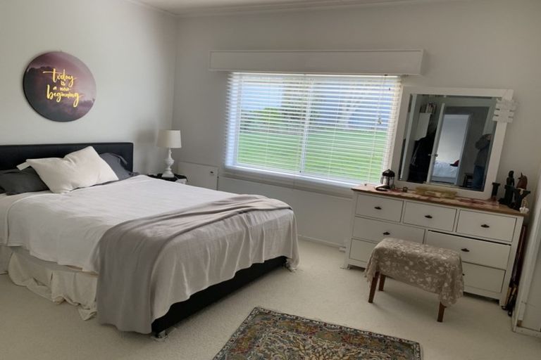 Photo of property in 63 Tawa Road, Kumeu, 0891